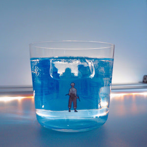 
                  
                    แก้วที่แพร่กระจายโลกสีฟ้า
                  
                